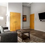 Modern Apartment Close To Everything Cozysuites