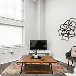 Modern Downtown Apartment 2Br 2Ba By Cozysuites