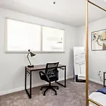 Modern Downtown Apartment 2Br 2Ba By Cozysuites