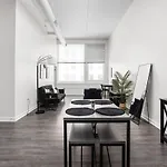 Bold 2Br 2Ba In The Block Apartment By Cozysuites
