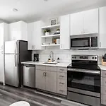 Modern Cozysuites Studio Apartment