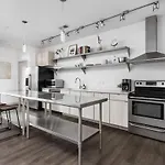 Cozysuites L Lavish 1Br, Bottleworks Indy #4
