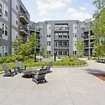 Modern Cozysuites Studio Apartment