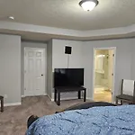Beautiful Lillies Place - Brand New Home Near Downtown