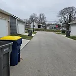 Beautiful Lillies Place - Brand New Home Near Downtown