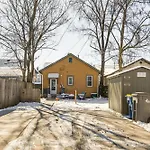 Retro-Inspired Indy Home Walk To Fountain Square!