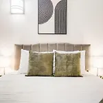 Cozysuites - 2Br With Direct Skybridge Access #11