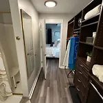 Downtown Luxury Apartment With Private Indoor Parking