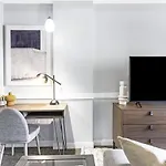 Landing Modern Apartment With Amazing Amenities Id1805X70