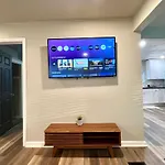 Modern Style Home Near Dt Indy & Major Attractions