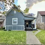 Modern Style Home Near Dt Indy & Major Attractions