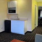 Super 8 By Wyndham Indianapolis/Ne/Castleton Area