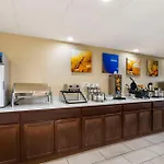 Comfort Inn & Suites North At The Pyramids