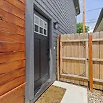 5 Bedroom 3200 Square Foot House For Downtown Travelers