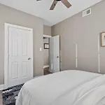 Convenient - Pet And Baby - Near Convention And Hospital
