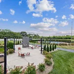 River West 104 I Modern & Elegant