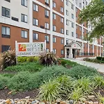 River West 104 I Modern & Elegant