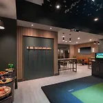 Hilton Indianapolis Hotel & Suites