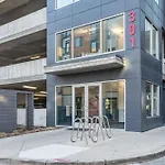 Vibrant 2Br Corner Suite And Free Parking At Cityway