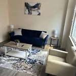 Modern 1 Bedroom Apartment