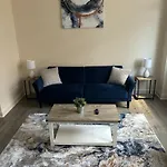 Modern 1 Bedroom Apartment