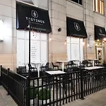 Free Parking! Downtown King Suite Lucas Oil- Conv Center Skywalk#1