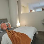 Downtown Queen Suite - Free Parking- Conv Center Skywalk#5