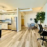 Downtown 2Br Penthouse Suite With Balcony And Direct Skybridge Access