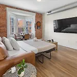 Top Floor - Mass Ave In Heart Of Indy With Balcony