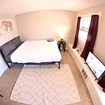 Private Room In An Elegant Home- Convenient To Downtown Indianapolis