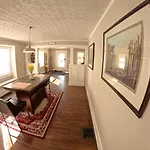 Private Room In An Elegant Home- Convenient To Downtown Indianapolis