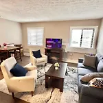 2 Bedroom Apartment On Third Floor With Elevator Access 7 Mins To Iu Health Methodist- 3 Mins To Riley Children Hospital And Va Hospital-4 Mins To Eskenazi- Free Onsite Parking