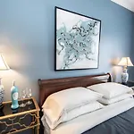 Looking Glass Inn