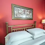 Looking Glass Inn