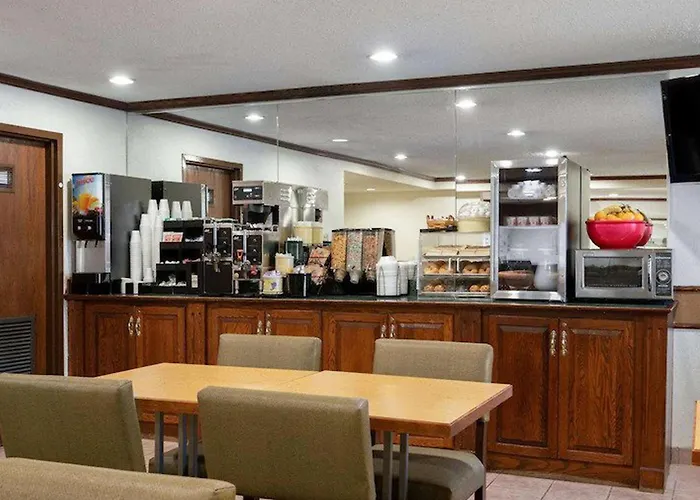 Norwood Inn & Suites Indianapolis East Post Drive