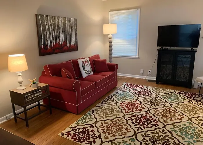 Cozy Cottage In Great Location