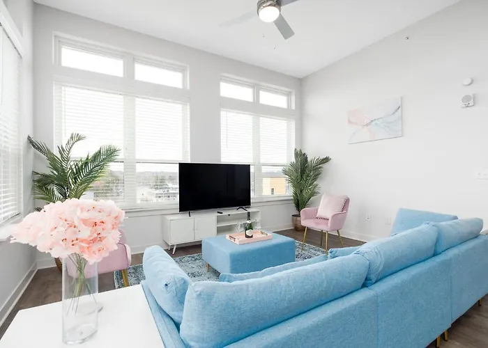 Spacious 2Br Broadripple Village