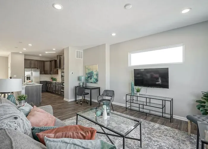 Luxury Blue Home Minutes From Everything Indy