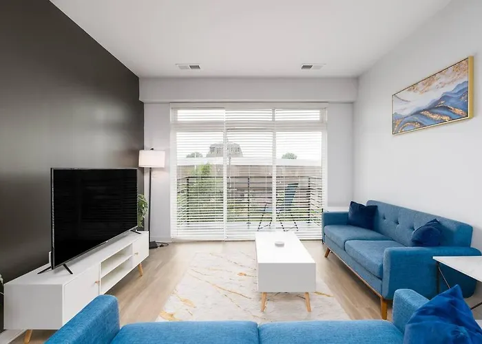 Stylish 2Br Fountain Square