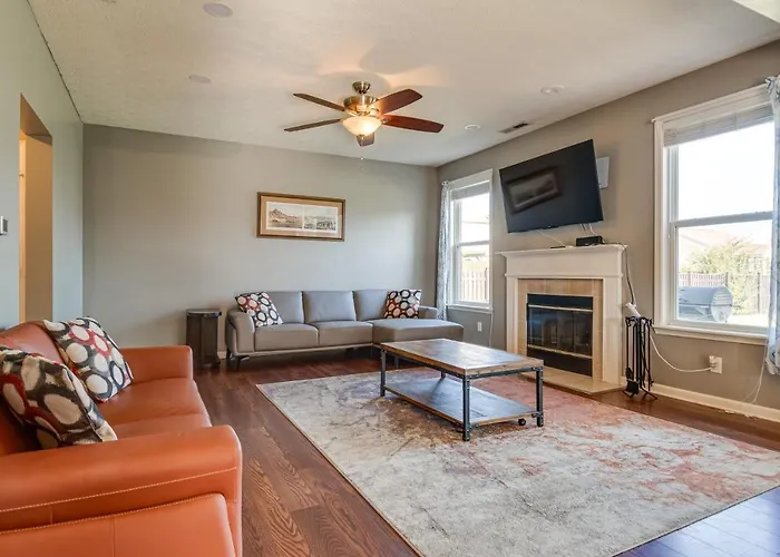 Indianapolis Home With Patio And Community Pool!