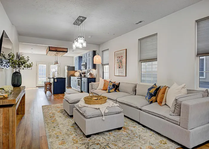 Spacious Bates-Hendricks Home ~ 5 Min To Lucas Oil