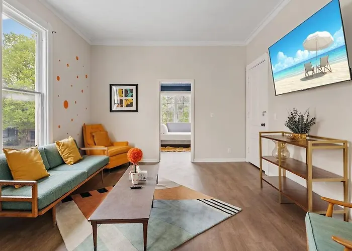 3Br City Chic Modern Apt - Central Location