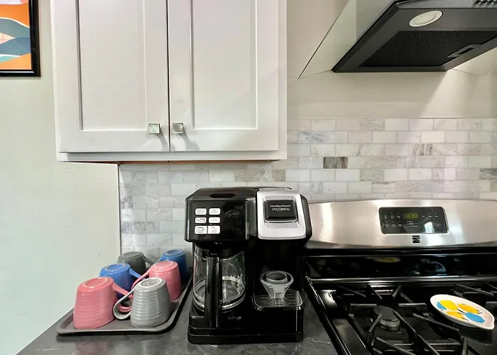 Modern Style Home Near Dt Indy & Major Attractions