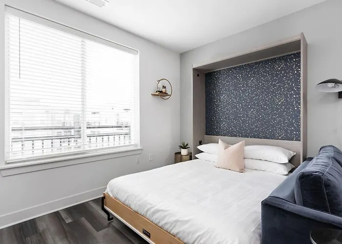 Stylish Downtown Studio By Cozysuites