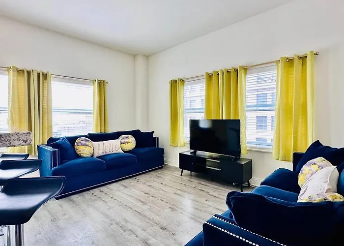 Downtown Penthouse Suite W View