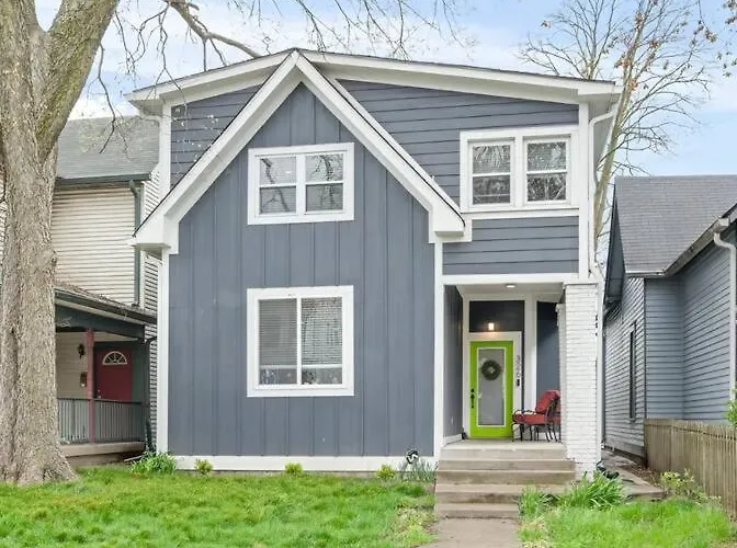 Spacious & Great Location! 4-5 Bedrooms