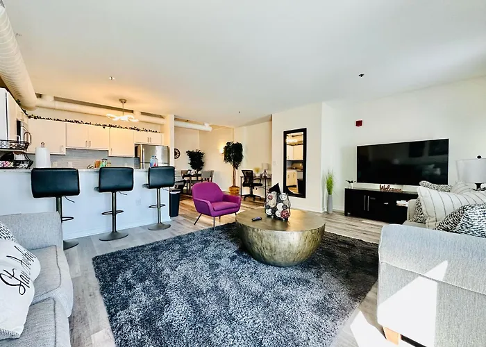 Downtown 2Br Penthouse Suite With Balcony And Direct Skybridge Access