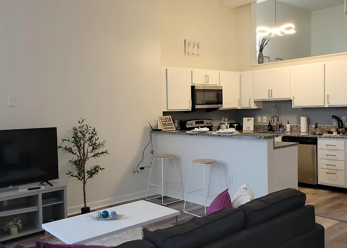Downtown Queen Suite - Free Parking- Conv Center Skywalk#2