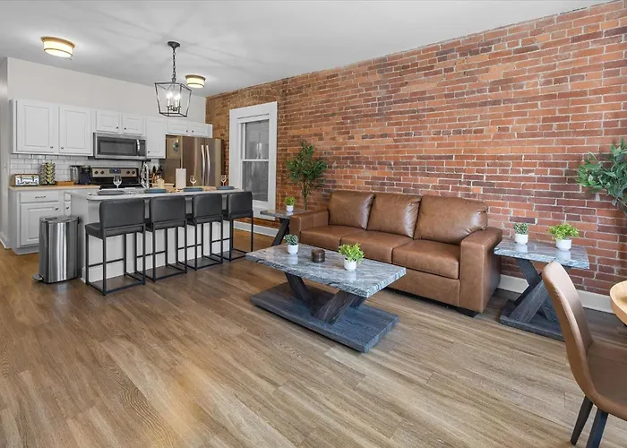 Steps Away From Mass Ave In Heart Of Indy With Balcony