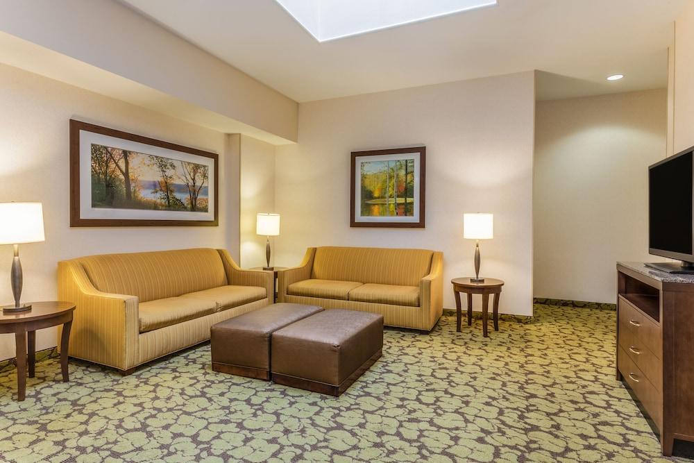 Hilton Garden Downtown 3*